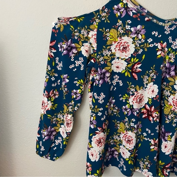 Torrid Strappy Cold Shoulder Top Crepe Floral Blue Puff Sleeve Plus Sz 2X - Picture 4 of 7